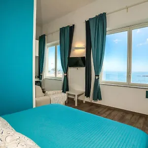 Marlove Sea View Bed & Breakfast